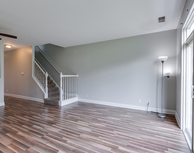 806 Woodewind Drive - Photo Thumbnail 3