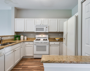 806 Woodewind Drive - Photo Thumbnail 5