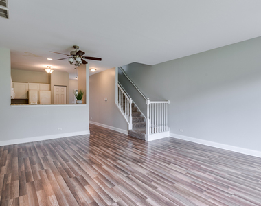 806 Woodewind Drive - Photo Thumbnail 4
