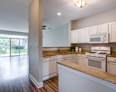 806 Woodewind Drive - Photo Thumbnail 6