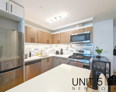 319 Graham Avenue - Photo Thumbnail 1