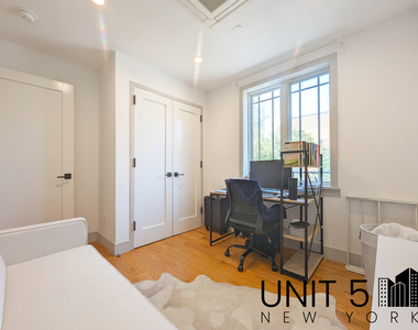 319 Graham Avenue - Photo Thumbnail 10