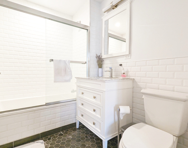 319 Graham Avenue - Photo Thumbnail 12
