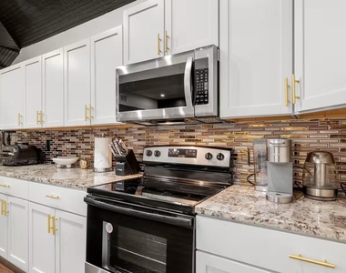 2724 Southmore Boulevard - Photo Thumbnail 6
