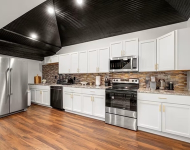2724 Southmore Boulevard - Photo Thumbnail 5