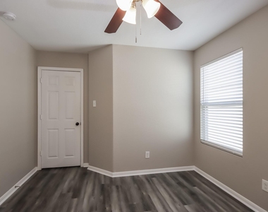 7215 Fox Scene Drive - Photo Thumbnail 9