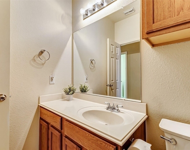 6303 Applewood Forest Drive - Photo Thumbnail 32