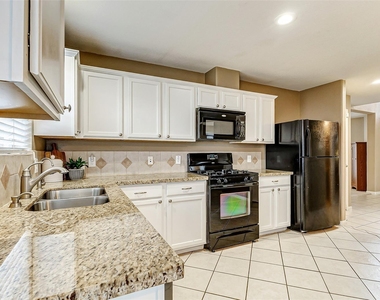 6303 Applewood Forest Drive - Photo Thumbnail 12