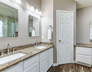6303 Applewood Forest Drive - Photo Thumbnail 22
