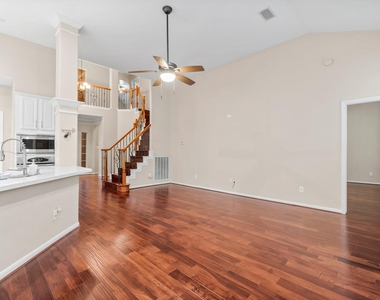 83 Terraglen Drive - Photo Thumbnail 7