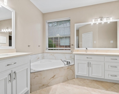 83 Terraglen Drive - Photo Thumbnail 18
