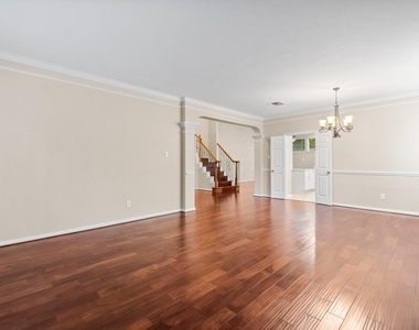 83 Terraglen Drive - Photo Thumbnail 4