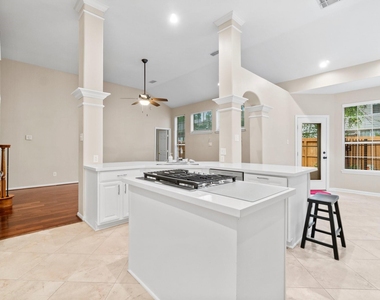 83 Terraglen Drive - Photo Thumbnail 10