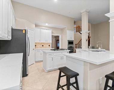 83 Terraglen Drive - Photo Thumbnail 9