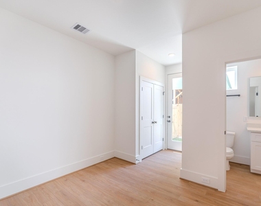 7605 Victory Reserve Street - Photo Thumbnail 18