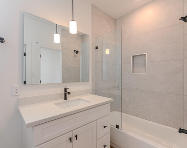 7605 Victory Reserve Street - Photo Thumbnail 24