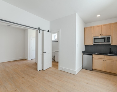 7605 Victory Reserve Street - Photo Thumbnail 21