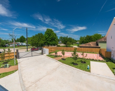 7605 Victory Reserve Street - Photo Thumbnail 35