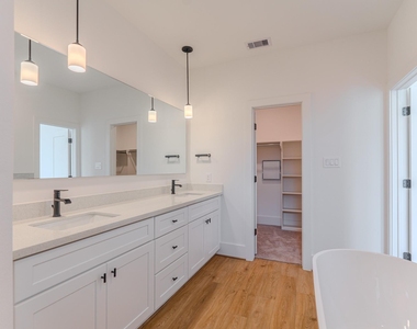 7605 Victory Reserve Street - Photo Thumbnail 13