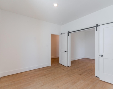 7605 Victory Reserve Street - Photo Thumbnail 20