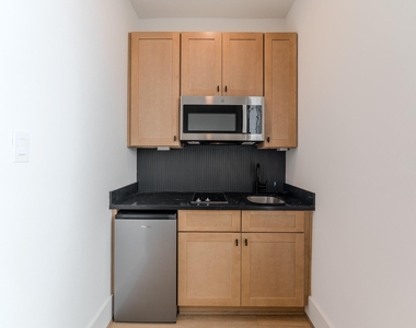 7605 Victory Reserve Street - Photo Thumbnail 22