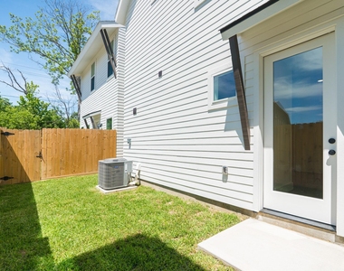7605 Victory Reserve Street - Photo Thumbnail 32