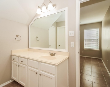 10005 Sterling Place Drive - Photo Thumbnail 9