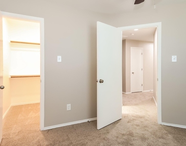 10005 Sterling Place Drive - Photo Thumbnail 12
