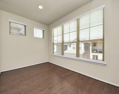 3111 Dakota Falls Dr - Photo Thumbnail 16