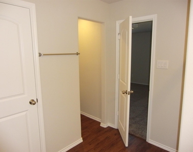 5522 Mesquite Oaks Trail - Photo Thumbnail 11