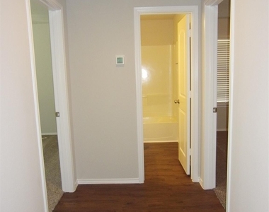 5522 Mesquite Oaks Trail - Photo Thumbnail 2