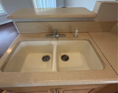 5315 Belrose Street - Photo Thumbnail 7