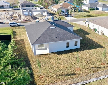 820 Ne 7th Place - Photo Thumbnail 2