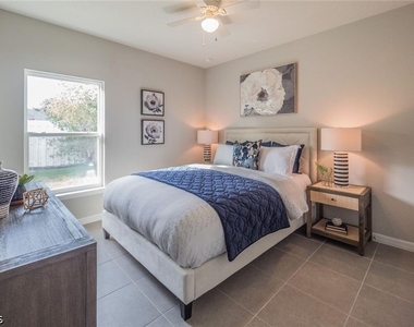 820 Ne 7th Place - Photo Thumbnail 14