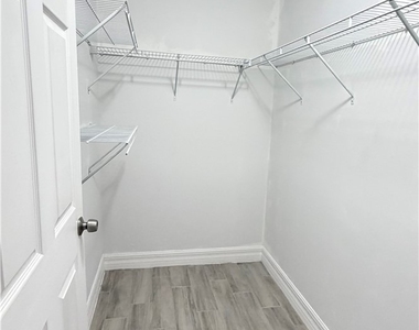 2413 Delta Avenue N - Photo Thumbnail 11