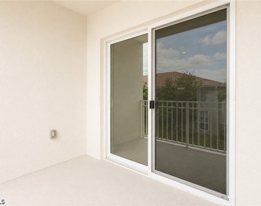 3313 Sw 8th Place - Photo Thumbnail 14