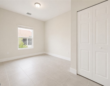 3313 Sw 8th Place - Photo Thumbnail 7