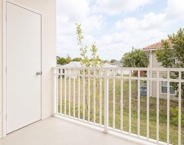 3313 Sw 8th Place - Photo Thumbnail 13