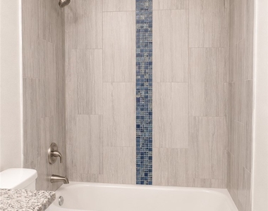517 Ne 24th Place - Photo Thumbnail 10