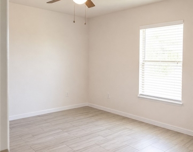 517 Ne 24th Place - Photo Thumbnail 17