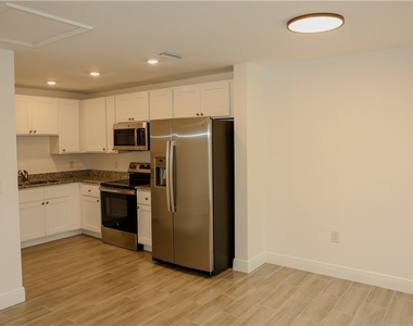 917 Graystone Avenue - Photo Thumbnail 3