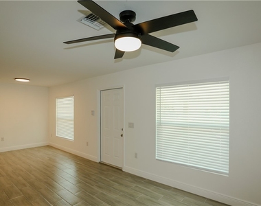 917 Graystone Avenue - Photo Thumbnail 2