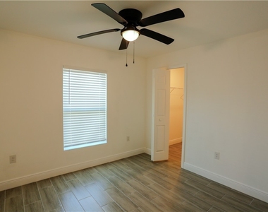 917 Graystone Avenue - Photo Thumbnail 10