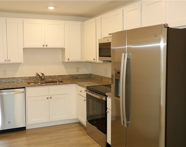 917 Graystone Avenue - Photo Thumbnail 4