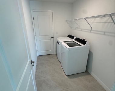 1609 Ne 33rd Terrace - Photo Thumbnail 8