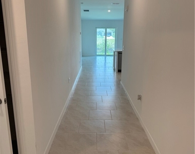 1609 Ne 33rd Terrace - Photo Thumbnail 5