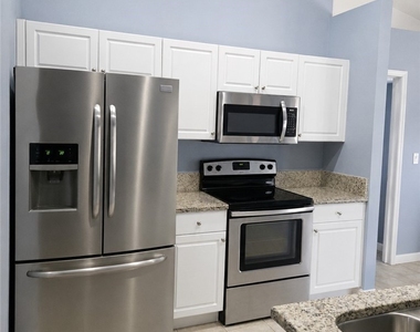 925 Sw 31st Street - Photo Thumbnail 3