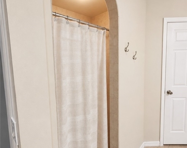 925 Sw 31st Street - Photo Thumbnail 6