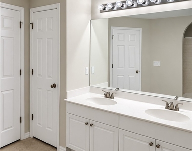 925 Sw 31st Street - Photo Thumbnail 5