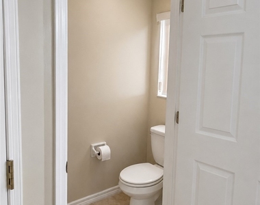 925 Sw 31st Street - Photo Thumbnail 7